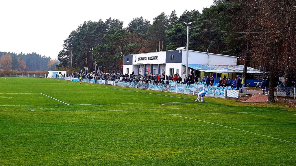 Piłka nożna Częstochowa: Liswarta Krzepice wygrywa swój kolejny mecz! Z meczu na mecz gracze z Krzepic grają coraz pewniej i gromadzą cenne zwycięstwa.