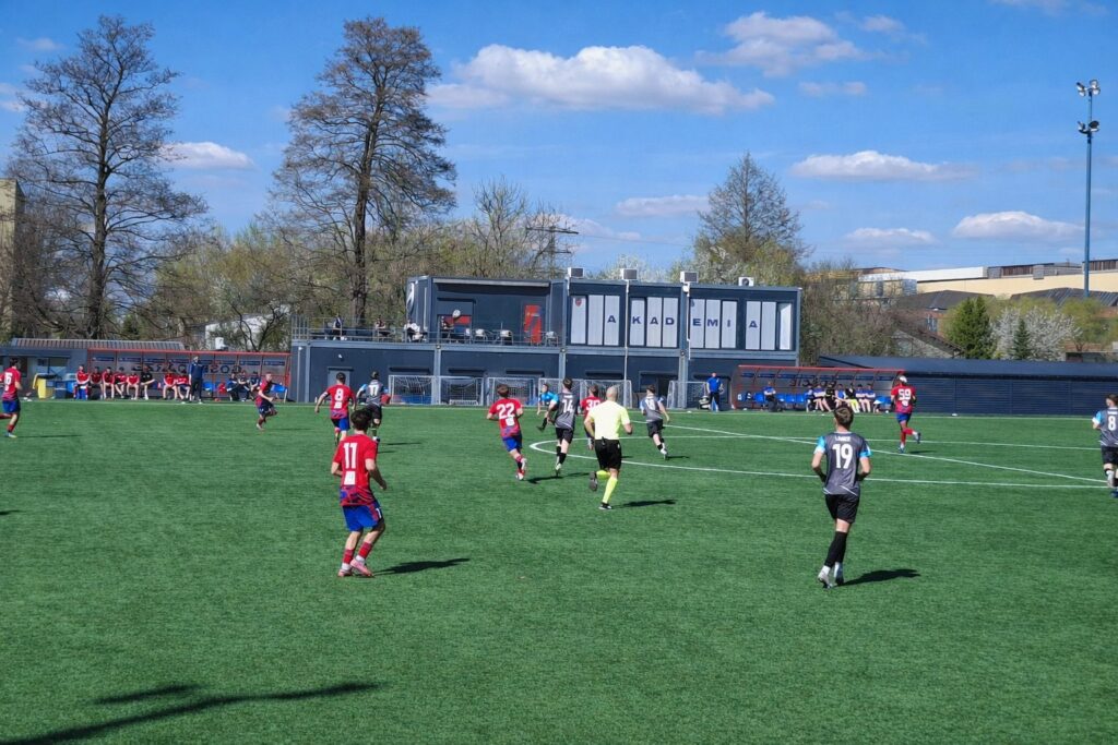 Akademia Raków. Raków Częstochowa II zwycięża i dopisuje do swojego dorobku 3 pkt. Szóste zwycięstwo z rzędu. Tym razem 2:0 ze Spójnią Landek